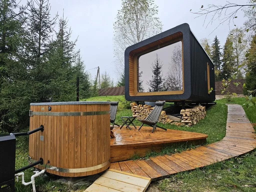 BRO6 cabin exterior with panoramic glazing